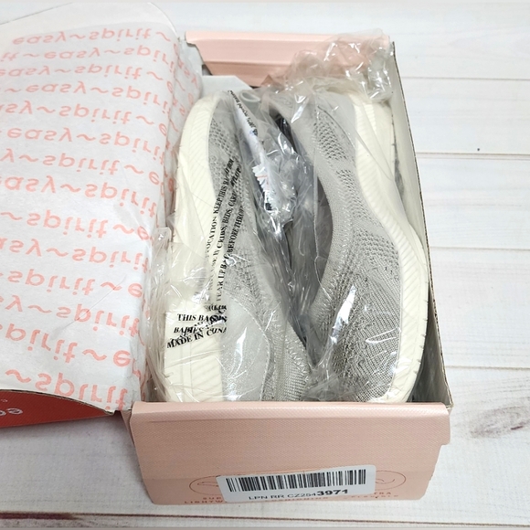 New Easy Spirit Glitz Walking Shoes in Taupe Size 7.5 WW - Picture 9 of 12